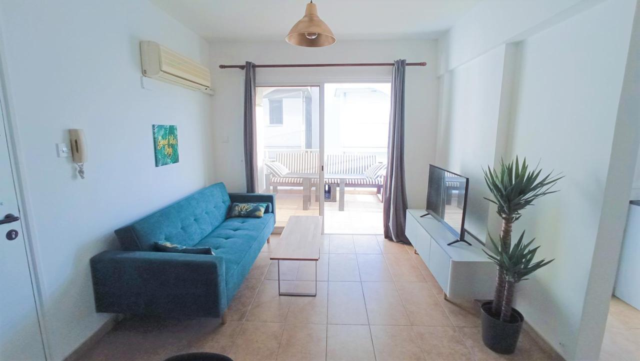 Luxury Private Rooms -Sea View, Netflix, Gym- 5 Min From Beach! - Private Room In Shared Apartment Larnaca Zewnętrze zdjęcie